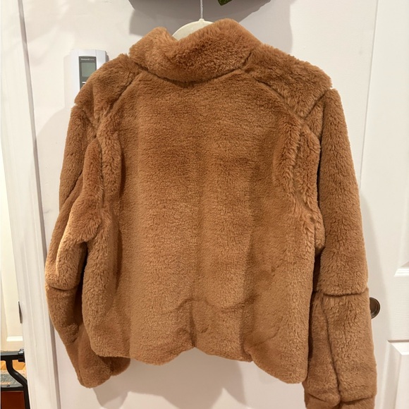 Patagonia faux fur coat - Picture 3 of 3